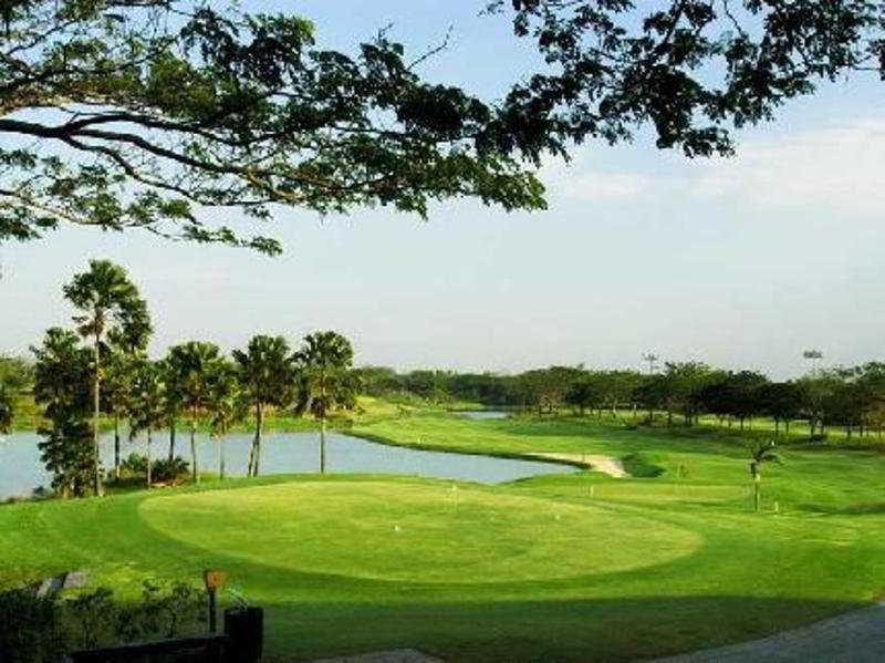 Ciputra Golf, Club & Hotel Surabaya Einrichtungen foto