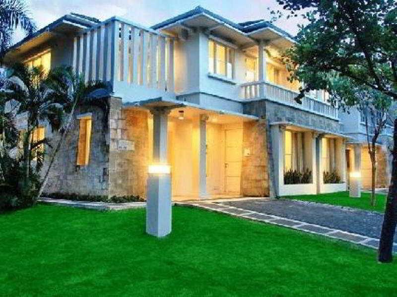 Ciputra Golf, Club & Hotel Surabaya Exterior foto
