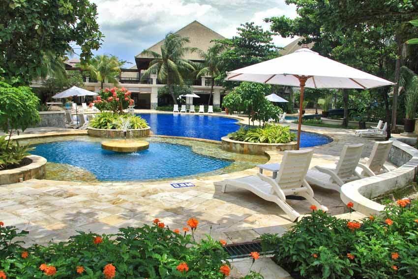 Ciputra Golf, Club & Hotel Surabaya Exterior foto